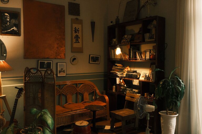 Simple Tips for Creating a Cozy and Inviting Home Atmosphere